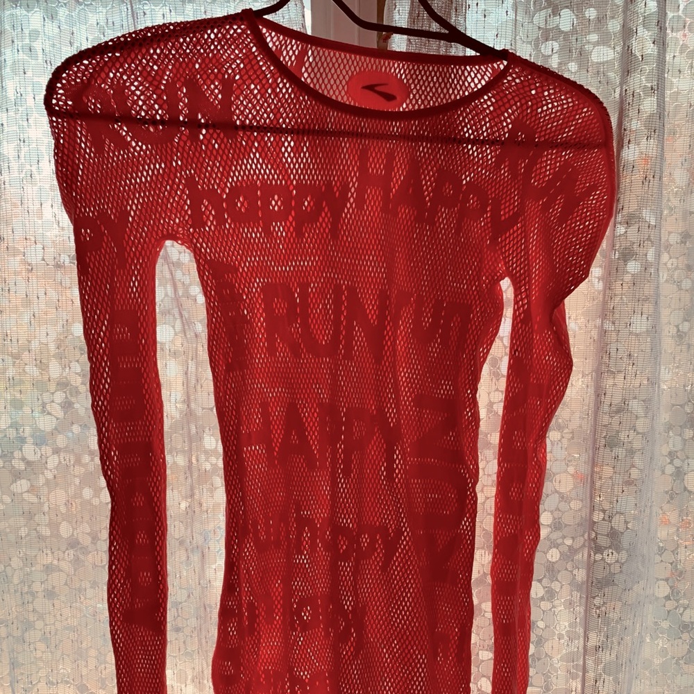 BROOKS RUN HAPPY fishnet top